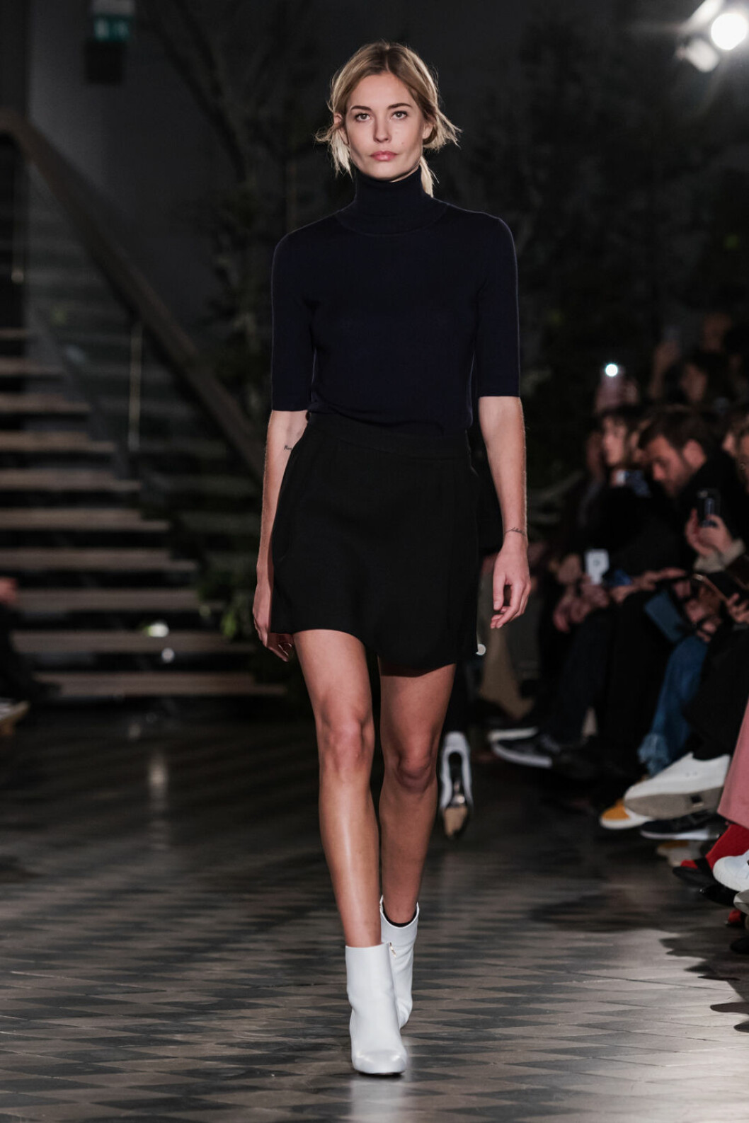 Filippa K AW 18, polotröja och kort kjol.