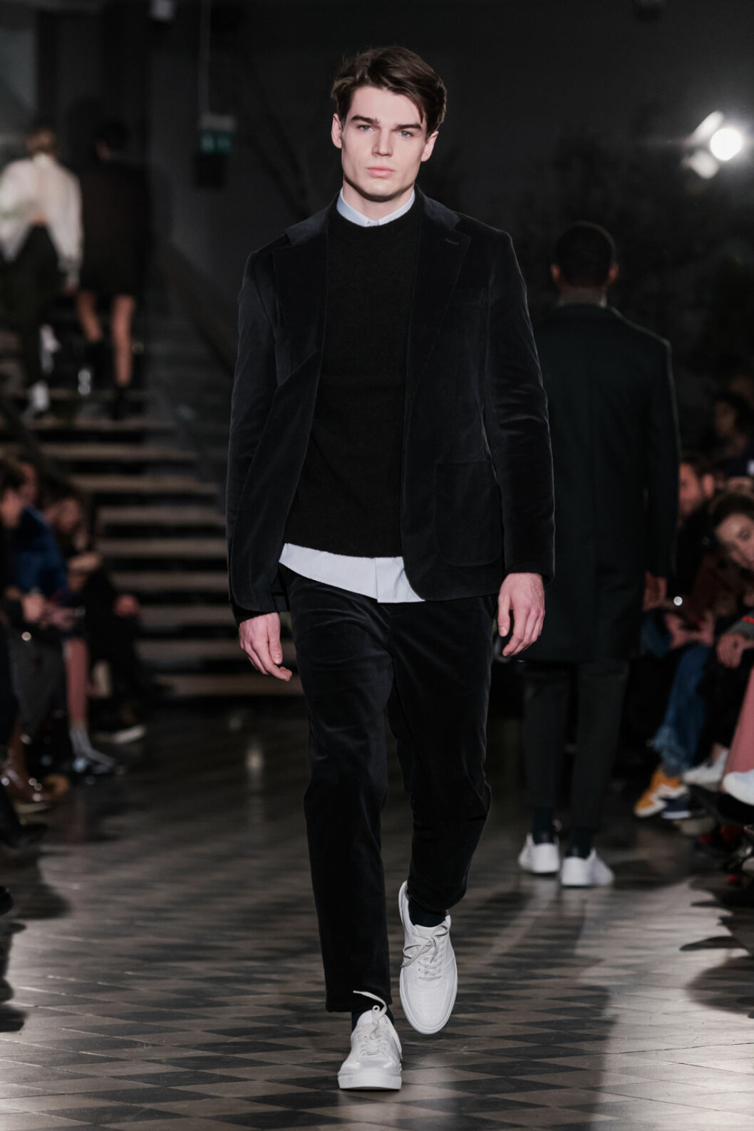 Filippa K AW 18, svart sammetskostym.