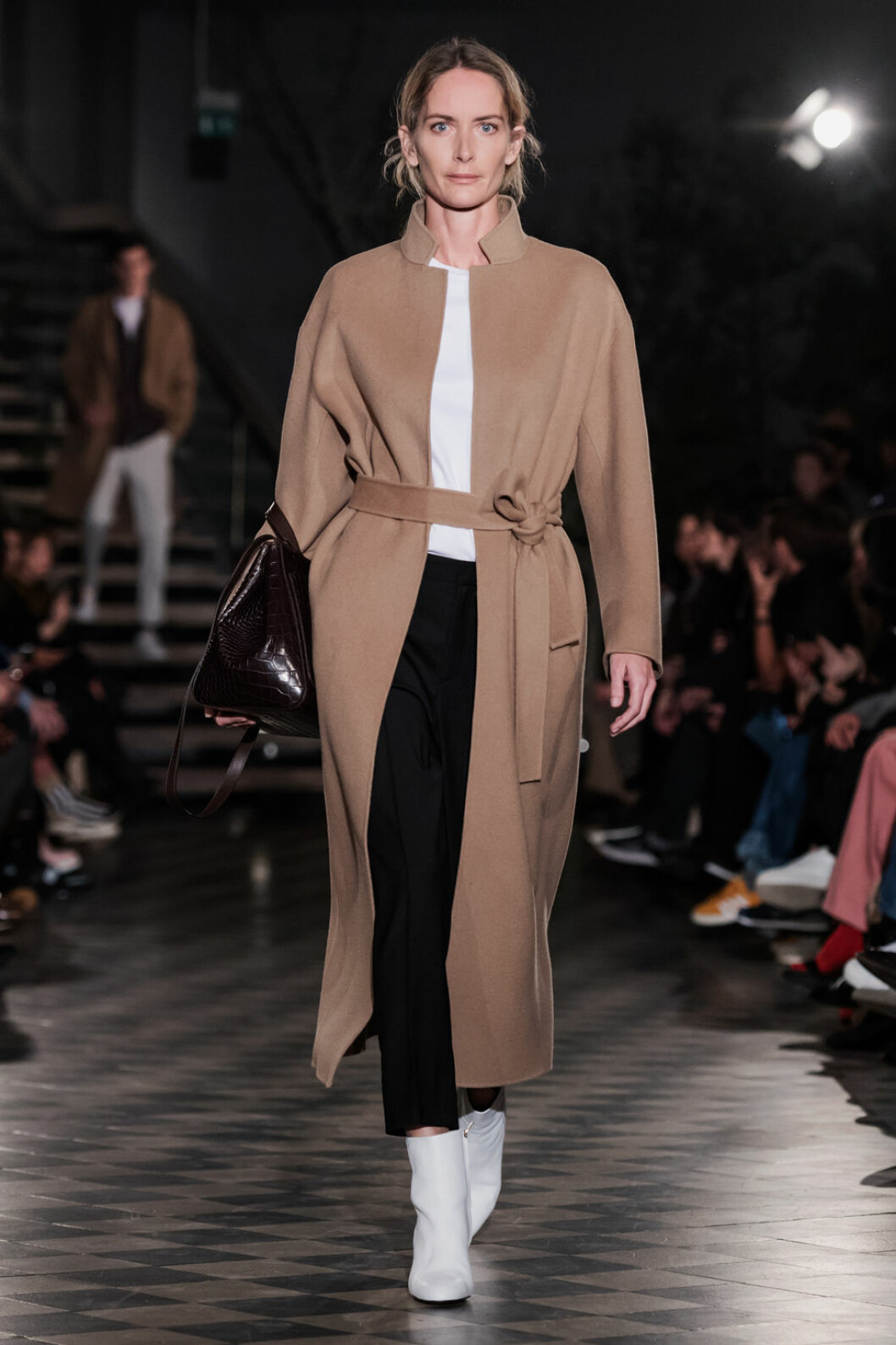 Filippa K AW 18, beige kappa med bälte.