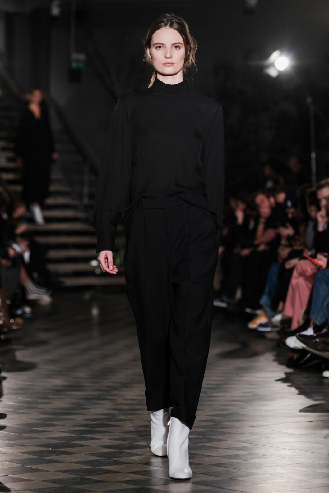 Filippa K AW 18, svart blus och svarta byxor.