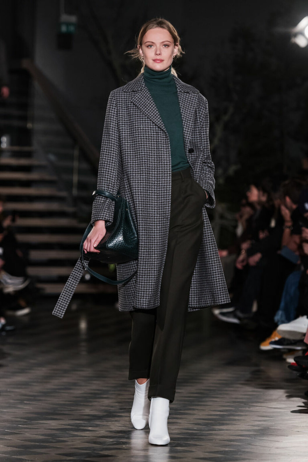 Filippa K AW18 Grå rutig kappa från Filippa K AW18.