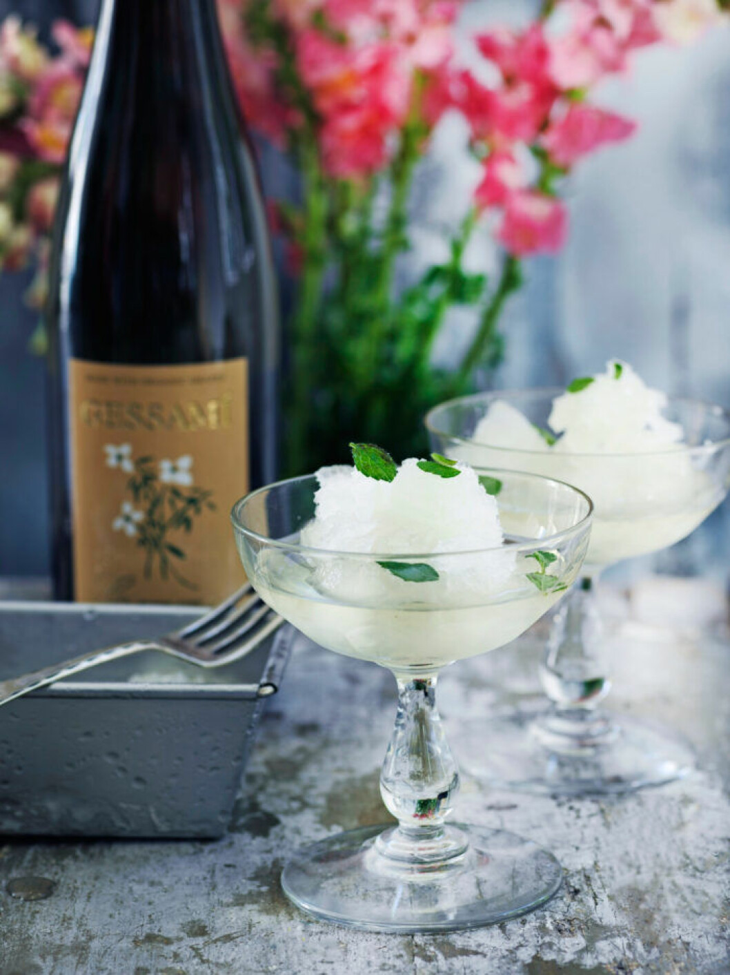 Fläderdrink med mousserande och mynta. Recept på fläderdrink med mousserande och mynta