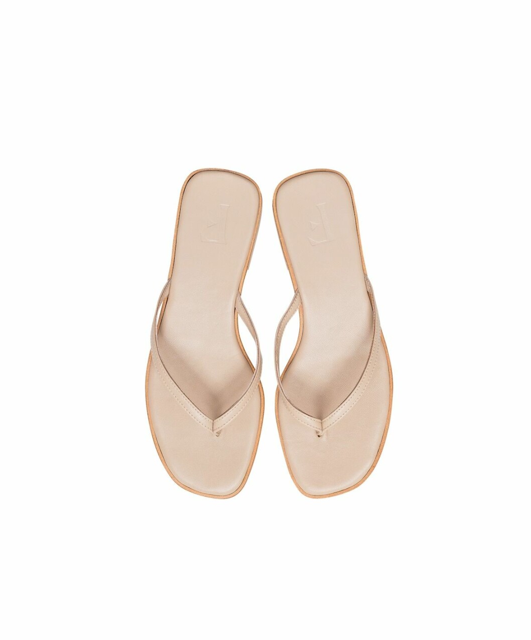 Stilrena sandaler i beige skinn från Flattered.