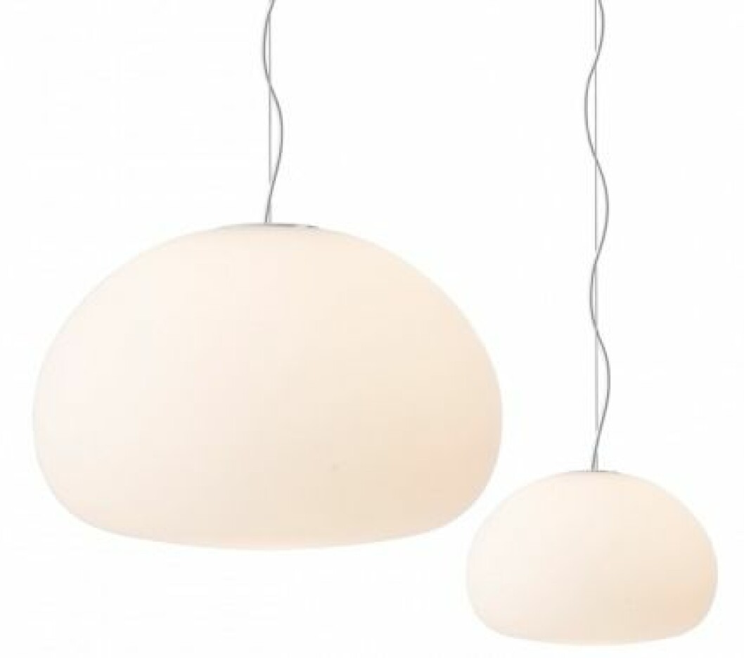 Lampa <em>Fluid</em>, design Claesson Koivisto Rune, diameter 42 cm, 1 895 kr, och diameter 23 cm, 1 195 kr, Muuto. fluid-lampa