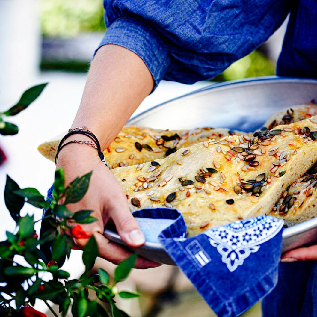 Focaccia med frön. Focaccia med frön.
