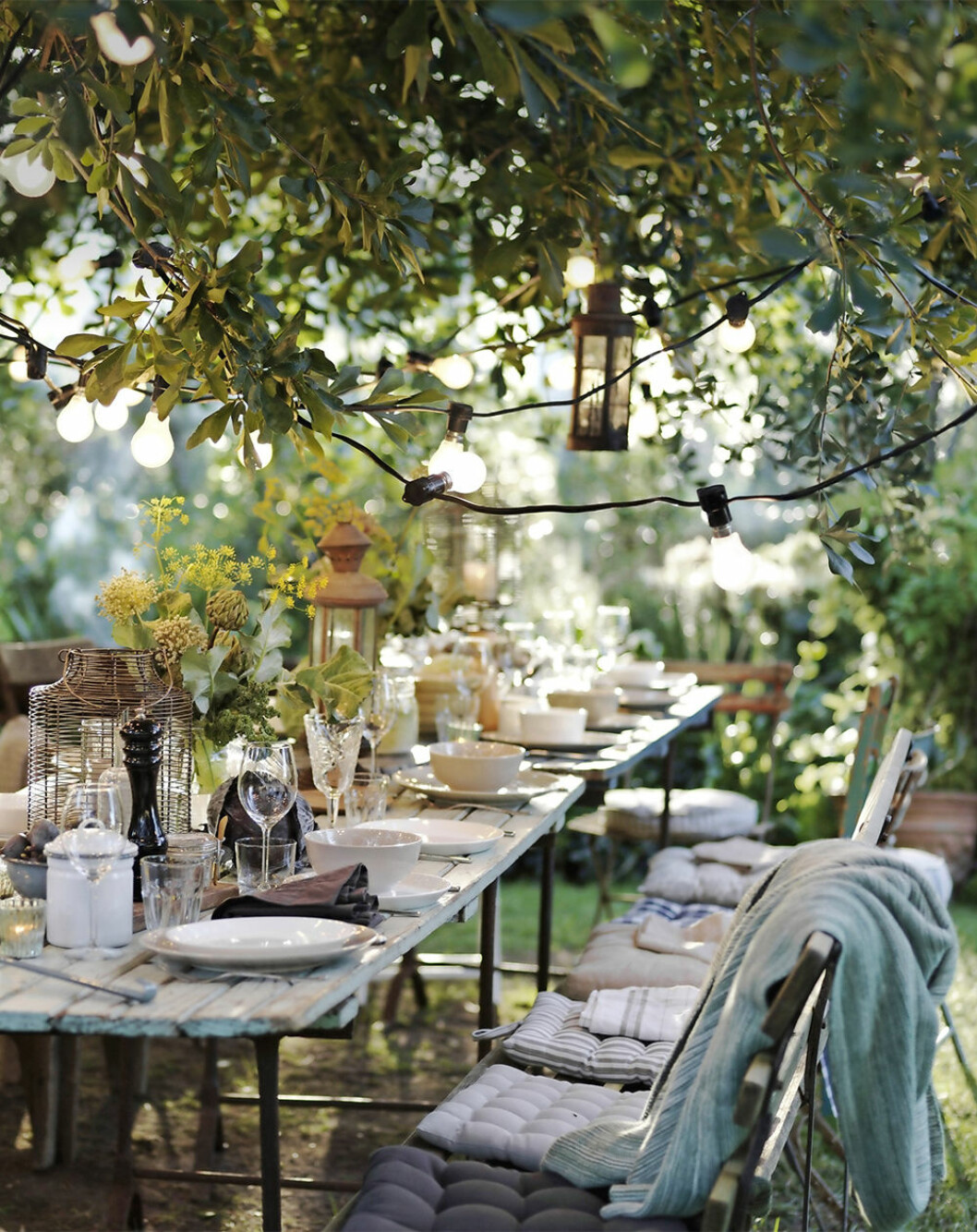 Ljus och värme bidrar till en mysig uteplats även i höst. Foto: Lisa Björner Styling: Anna Wendt/Söderberg agentur Mysig uteplats i sommar och höst
