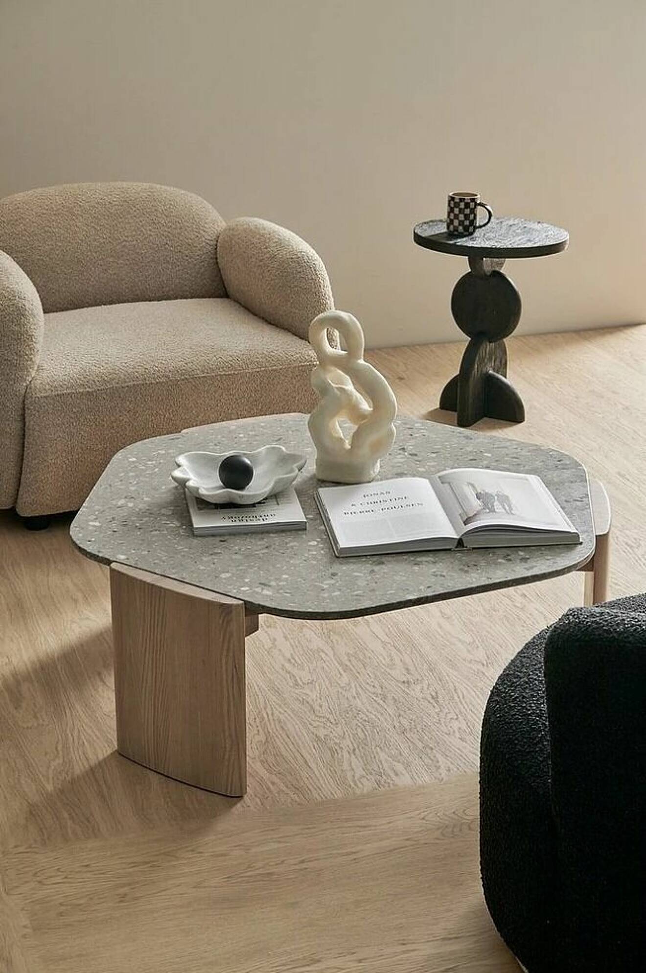soffbord med sten och trä