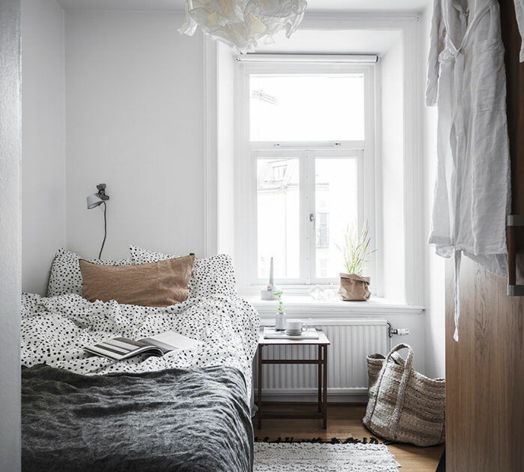 Några få unika detaljer kan göra all skillnad – låt det ta tid att inreda det första hemmet. Foto: Anders Bergstedt Styling: Studio Cuvier för Entrance/mäklare: Erika Bergholm Detaljerna gör skillnaden i den lilla lägenheten