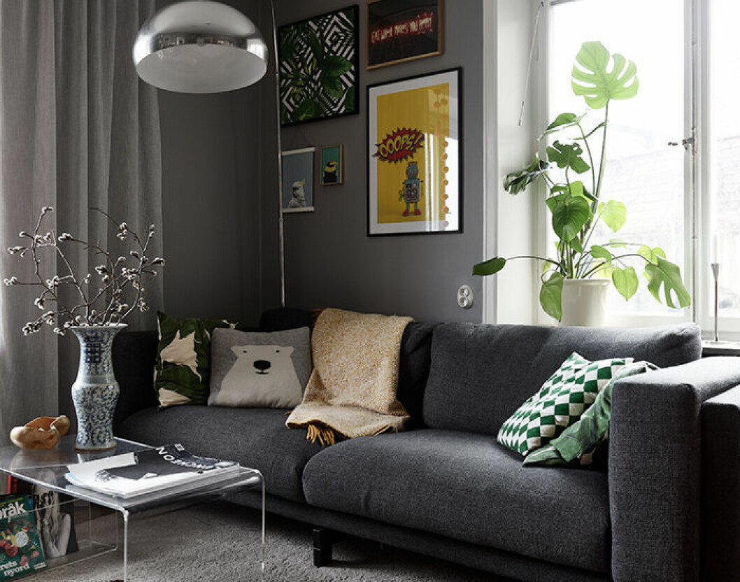 Personliga detaljer, växter och färgklickar gör inredningen hemtrevlig och snygg. Foto: Fredric Boukari Styling: Åsa Copparstad för Historiska Hem/mäklare: Katarina Ljung Inred personligt och snyggt – med detaljer och färg