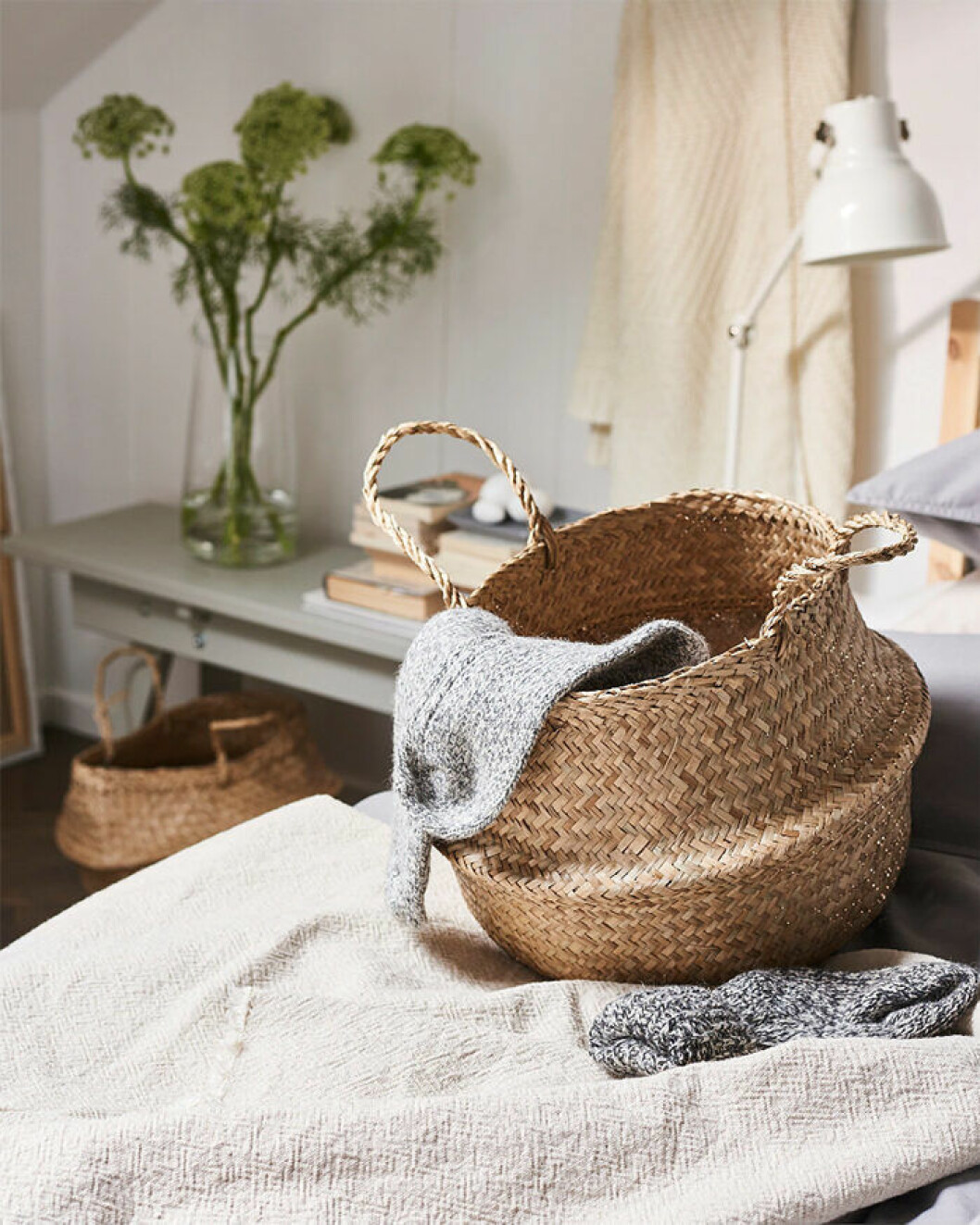 Flätade förvaringskorgar, här från Ikea, är smidiga när du ska plocka undan och städa i hemmet