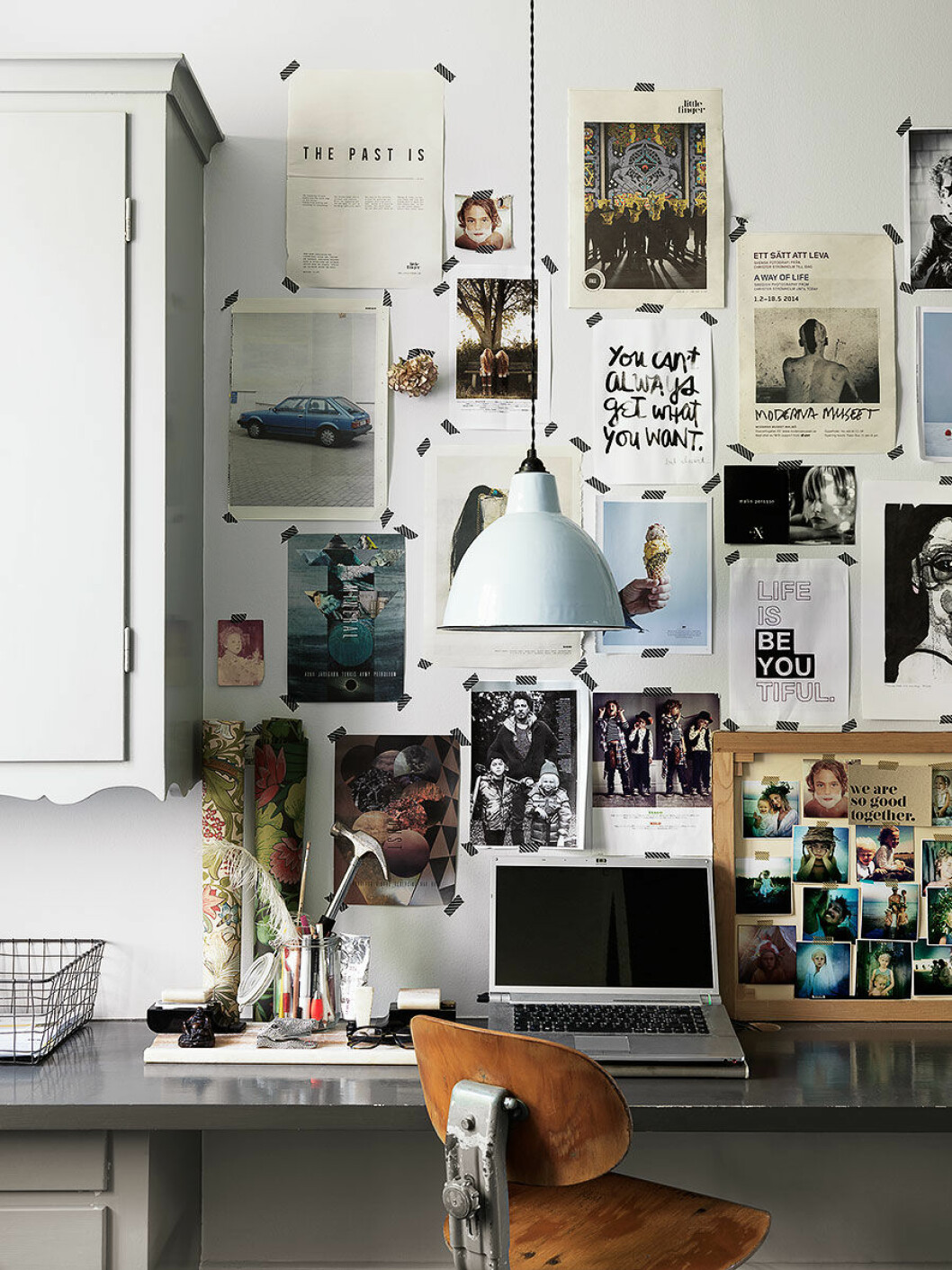 Syns i: <a href="https://www.elle.se/decoration/kika-in-i-var-bloggare-malin-perssons-ljuvliga-hem/" target="_blank" rel="noopener">”Kika in i Malm Perssons magnifika hem!”</a>. Foto: Petra Bindel, styling: Malin Persson. Arbetsplats med dekorativt moodboard