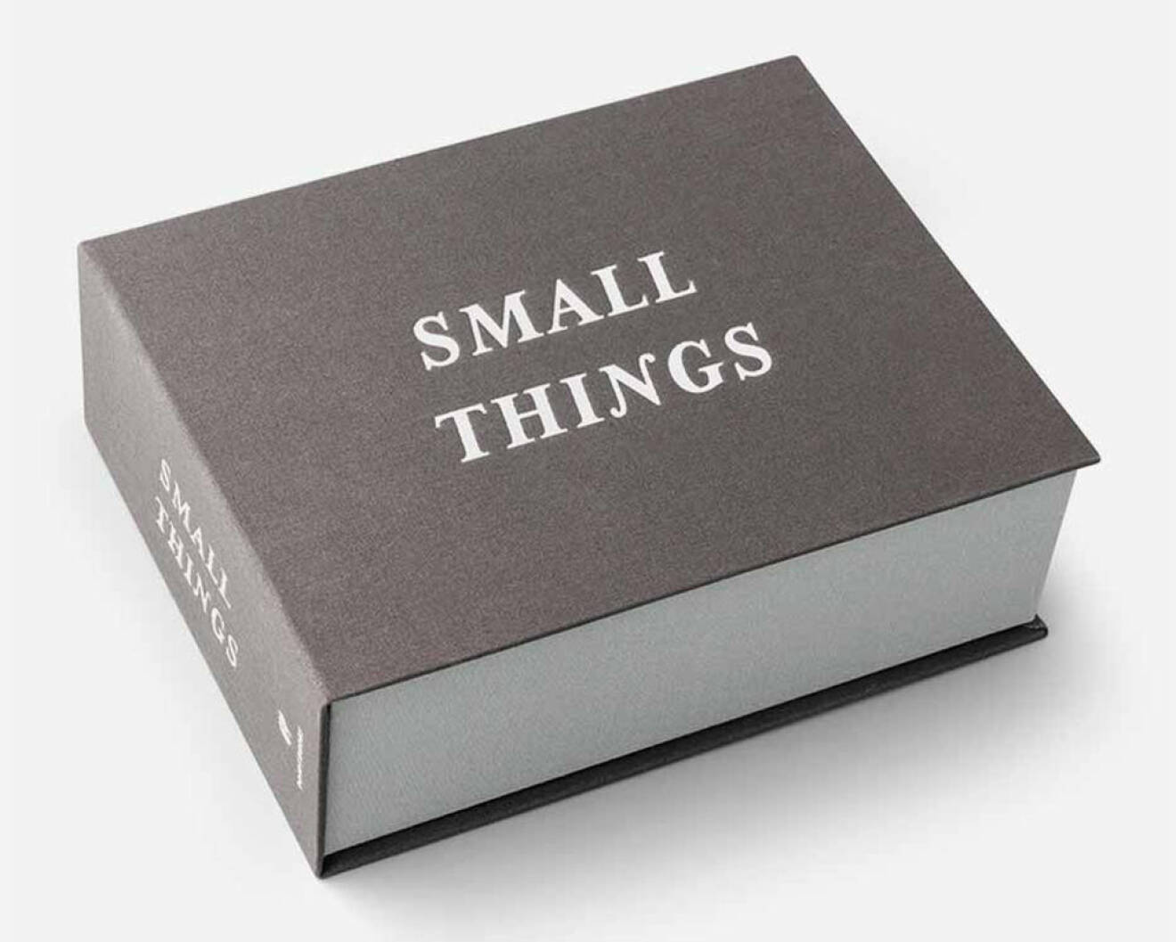 förvaringslåda med texten "small things"