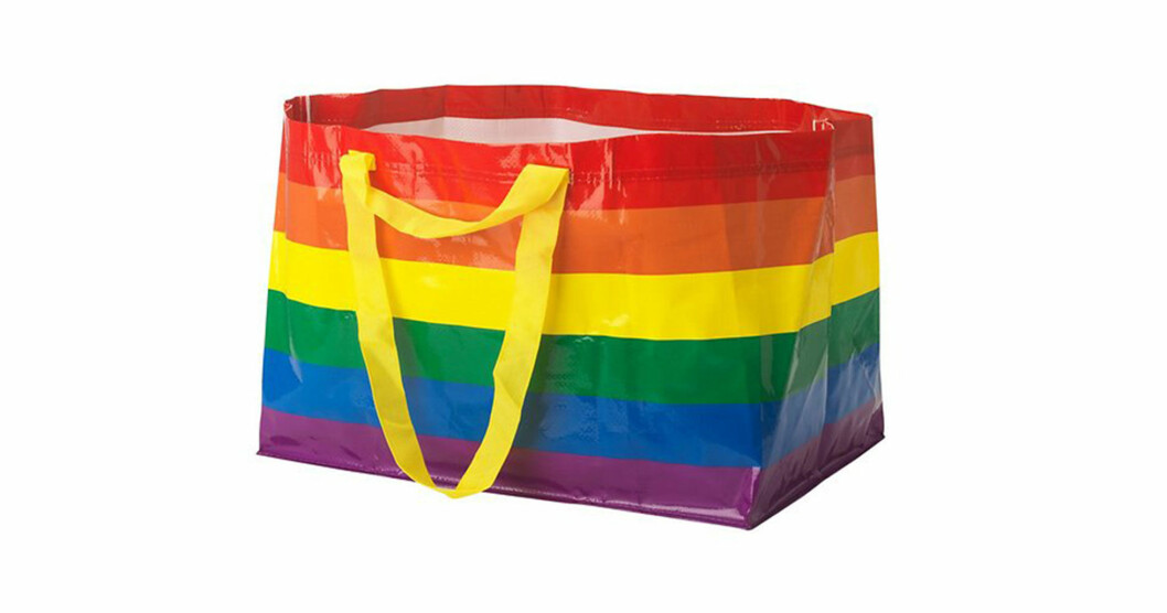 Frakta bärkasse i regnbågsfärger, en hyllning till Stockholm Pride 2019. Den nya bärkassen finns i butiker från den 1 juli. Foto: Ikea Frakta bärkasse i regnbågsfärger, en hyllning till Stockholm Pride.