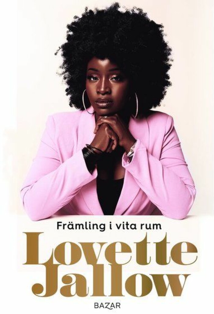 Lovette Jallow på omslaget till boken Främling i vita rum