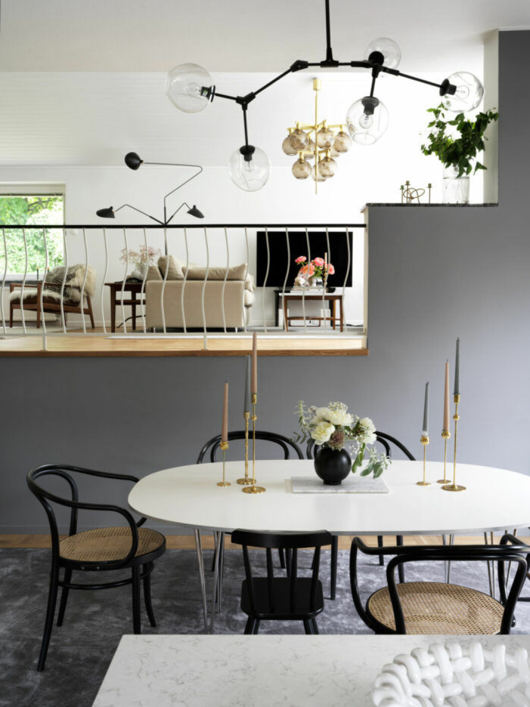 Matplats med gråa och svarta detaljer hos Frida Fahrman