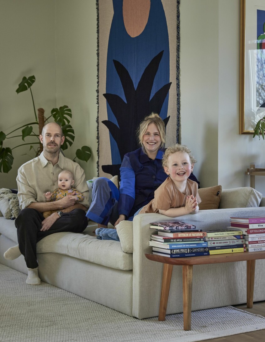 ELLEs bloggare Frida Lund bor med maken Anders och barnen Donna och Florens i en Los Angeles-inspirerad trea i Bagarmossen. Frida Lund familj