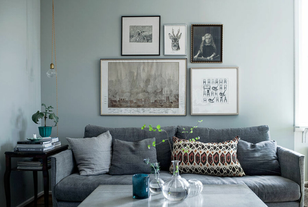 fridaschuler_tavelvagg_soffa