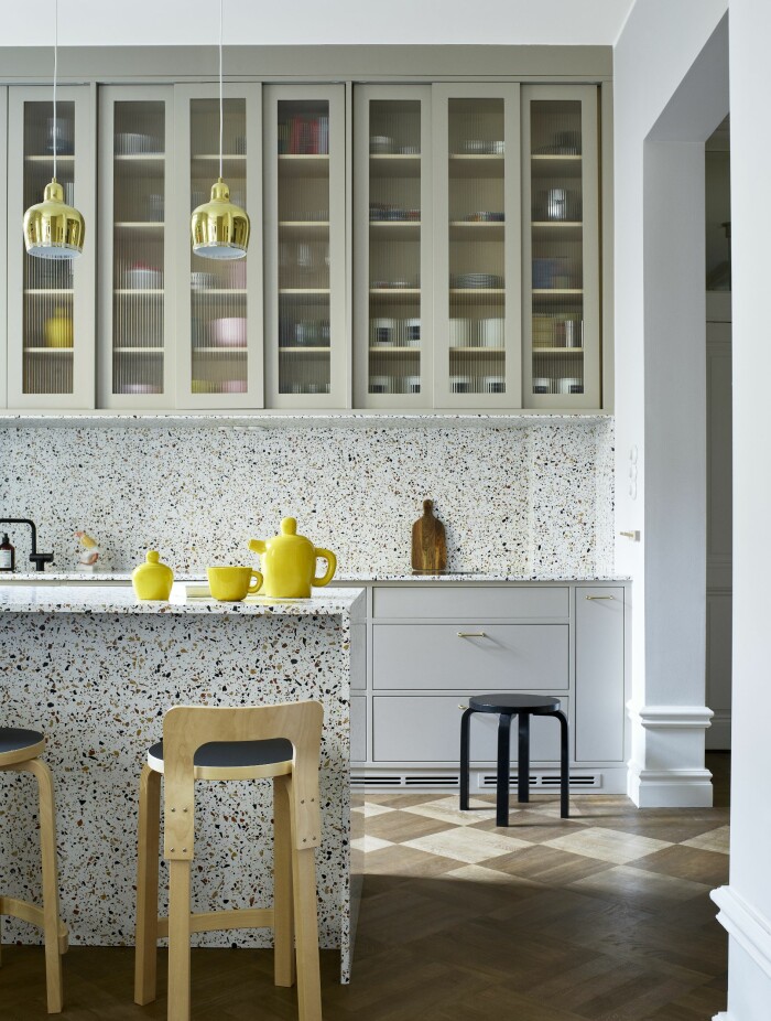 Hemma hos Gabriella Gullberg Stockholm köket terrazzo