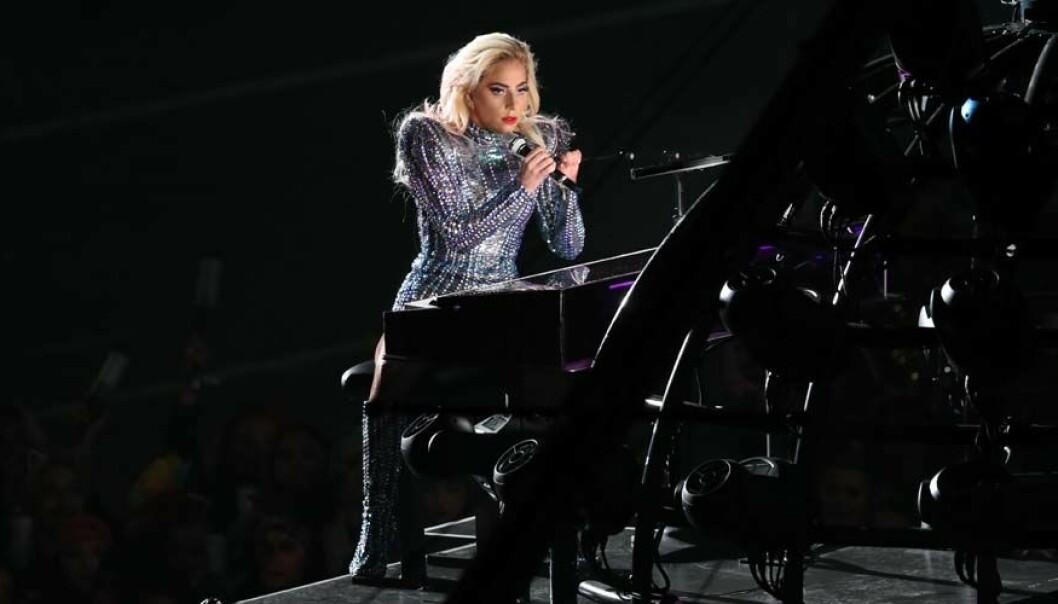 Dolda politiska budskapet i Lady Gagas spektakulära Super Bowl-show