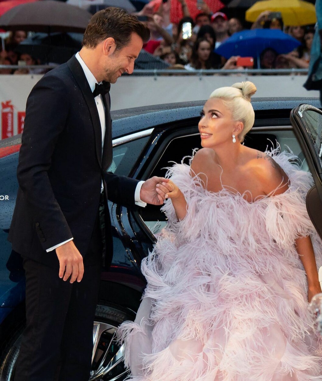 Kemin mellan Bradley Cooper och Lady Gaga går inte att ta miste på. Här på premiären av <em>A star is born</em> på filmfestivalen i Venedig i augusti 2018. Bradley Cooper och Lady Gaga i Venedig.