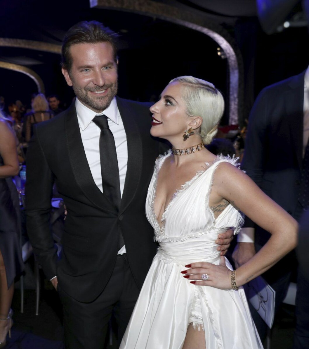 Bradley Cooper och Lady Gaga på SAG Awards i januari 2019, en månad innan det tog slut med fästmannen Christian. Bradley Cooper och Lady Gaga på SAG awards i januari 2019.
