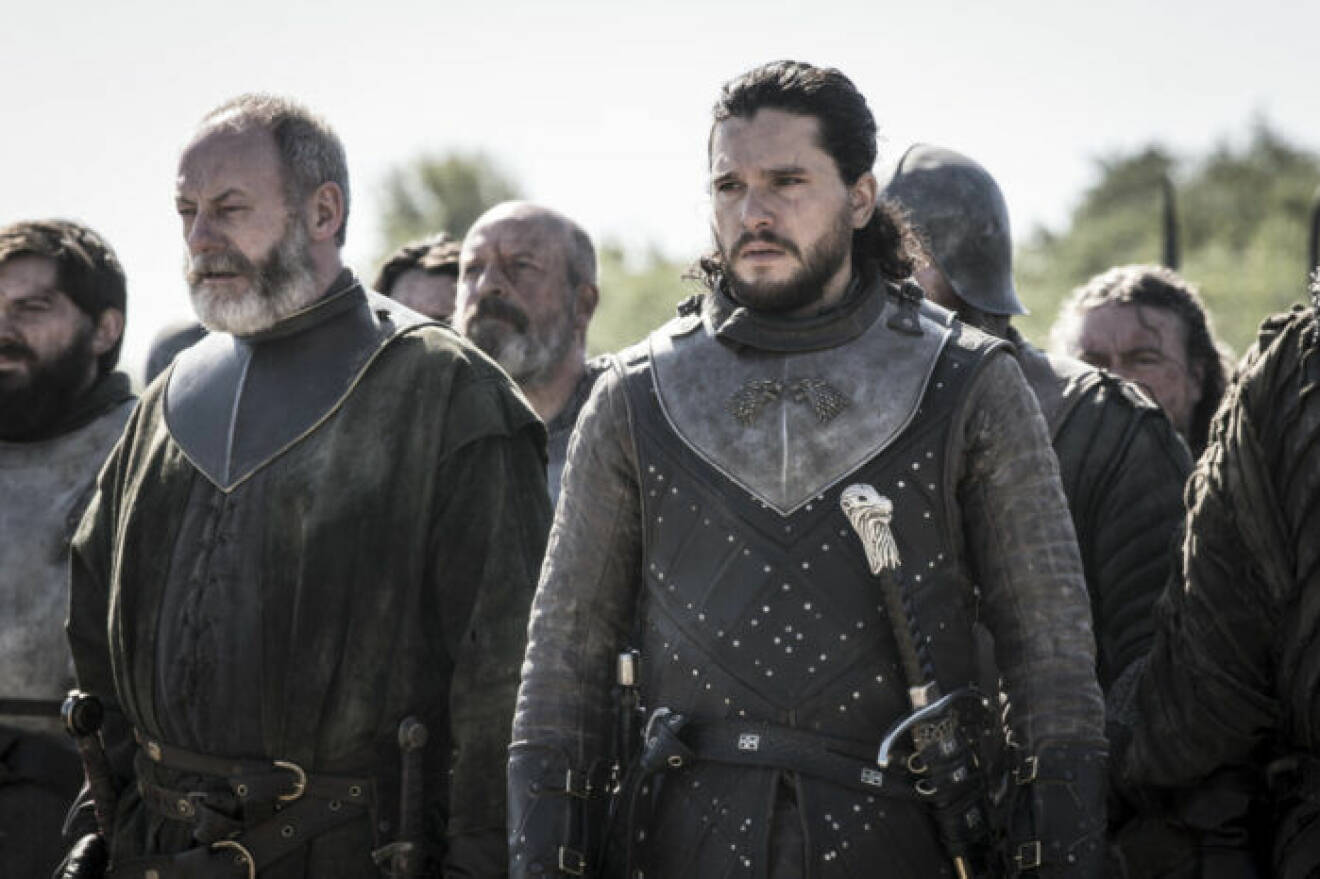 En bild på karaktärerna Davos Seaworth och Jon Snow i tv-serien Game of Thrones på HBO.