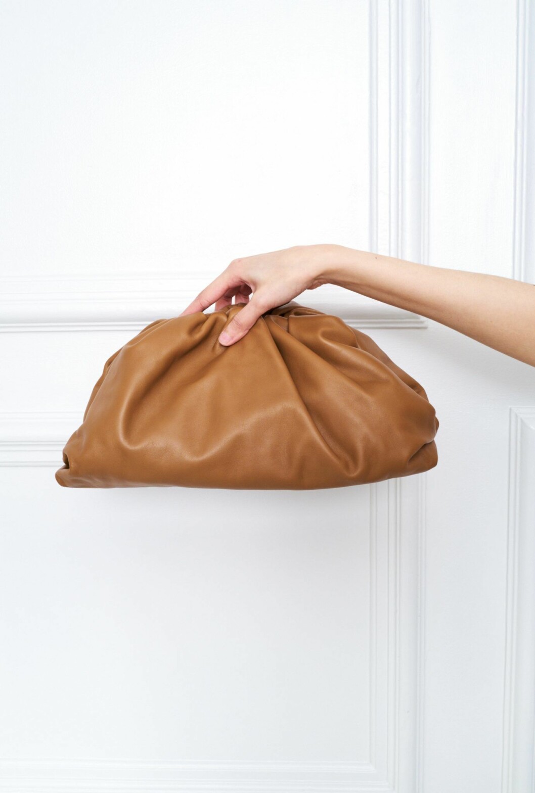 Nu finns möjligheten att hyra märkesväskor och accessoarer, som den här it-väskan från Bottega Veneta. Hållbart mode: Gemme Collective