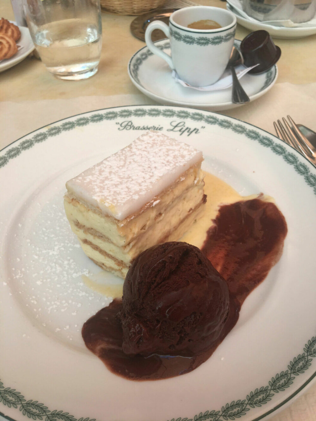 Milles-feuille på Lipp. Milles-feuille på ett konditori i Genève