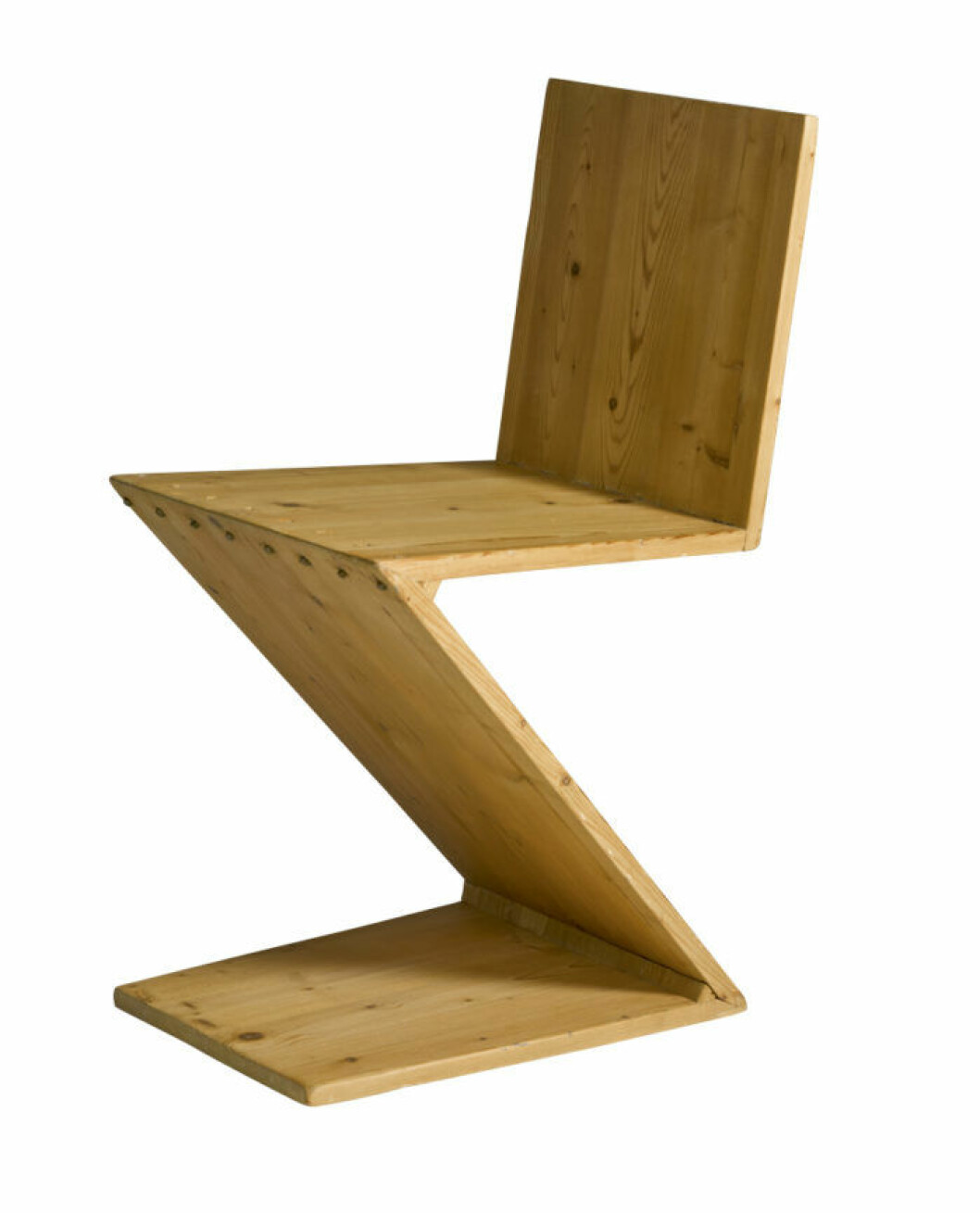 Gerrit Rietvelds ikoniska stol<em> Zig-Zag</em> designades 1932. Detta ex tillverkades 1950 av Gerard van de Groenekan och såldes för 18 750 pund (ca 218 000 kr) på Sotheby’s auktion<em> Bauhaus – defining a century</em> i London i början av oktober. Stolen Zig-Zag