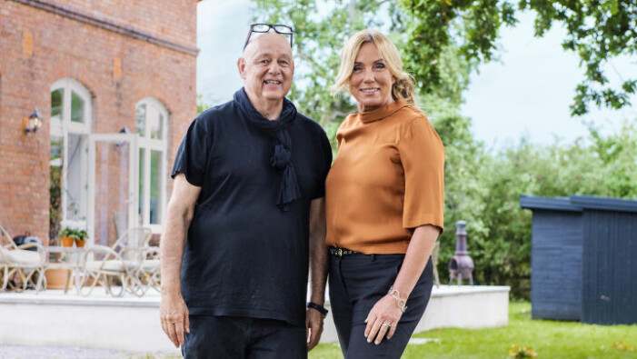 <span class=" italic" data-lab-italic_desktop="italic">Husdrömmar </span>säsong åtta, med Gert Wingårdh och Anne Lundberg som programledare, har premiär 1 februari. Foto: Urszula Striner/SVT. Gert Wingårdh och Anne Lundberg programleder Husdrömmar i SVT
