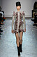 Ljusgråa toner på Giambattista Vallis SS19 couture–visning i Paris