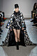 Släp och mönster på Giambattista Vallis SS19 couture–visning i Paris
