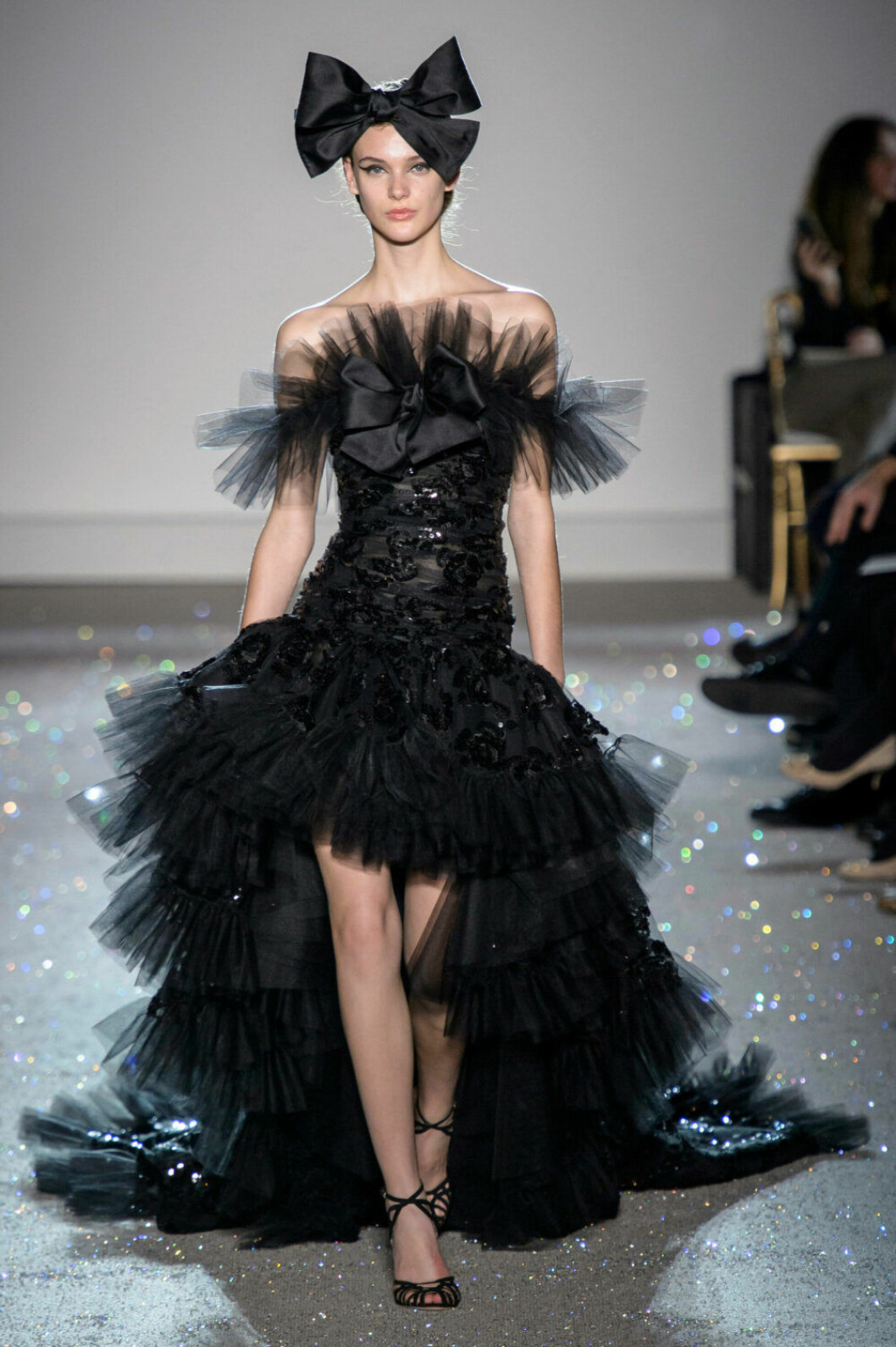 Tyll i olika utföranden på Giambattista Vallis SS19 couture–visning i Paris