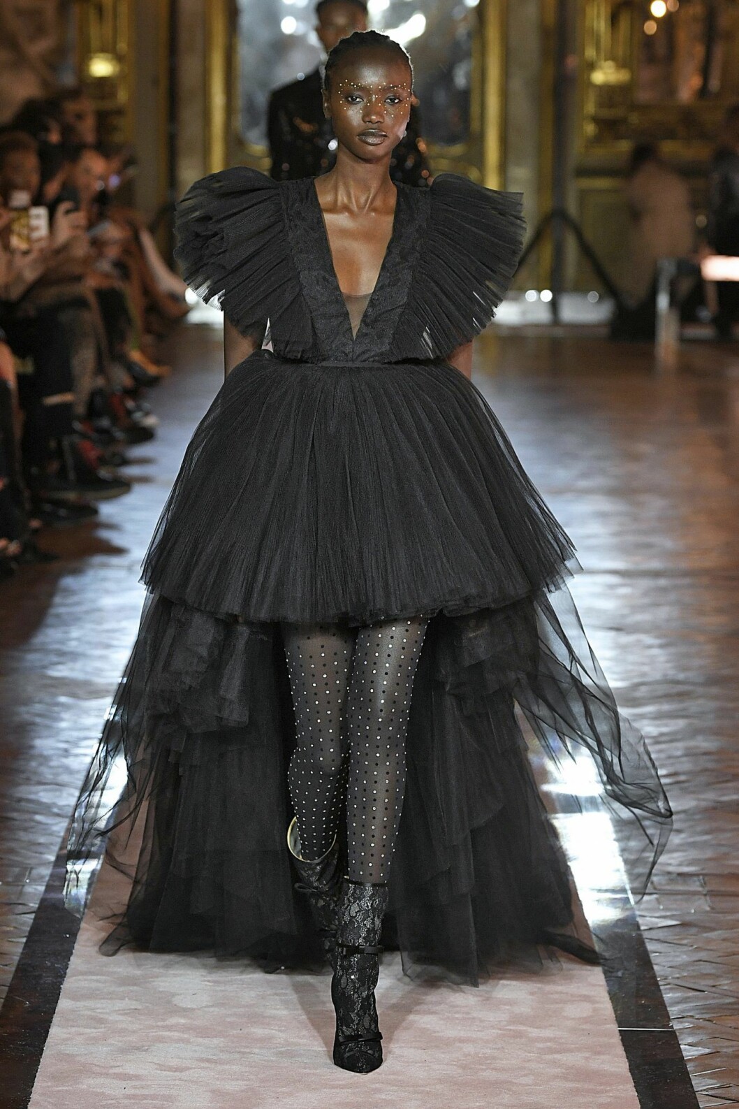 Svart lång tyllklänning Giambattista Valli x H&M.