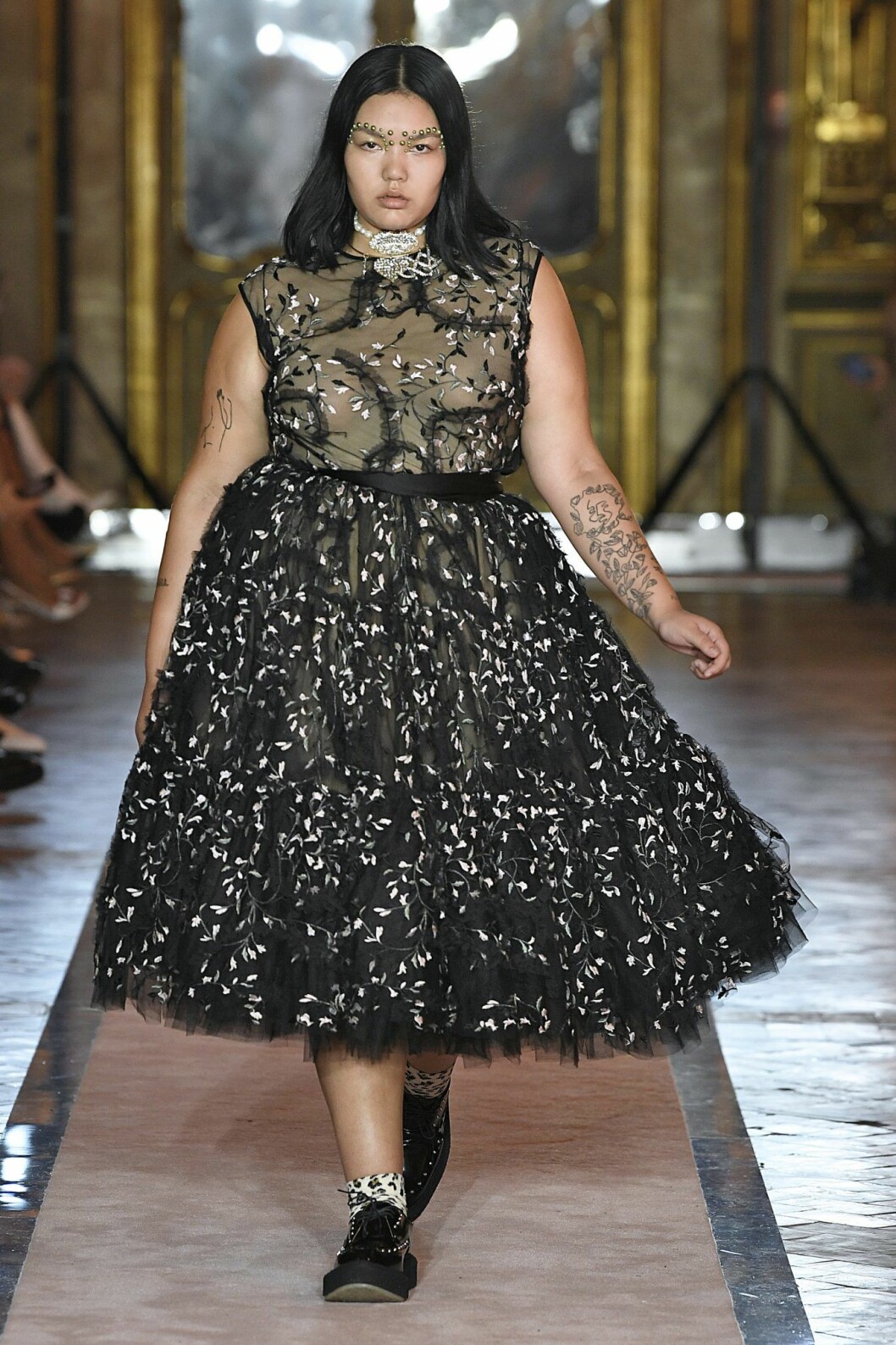 Tyllklänning med vackra dekorativa detaljer från Giambattista Valli x H&M.