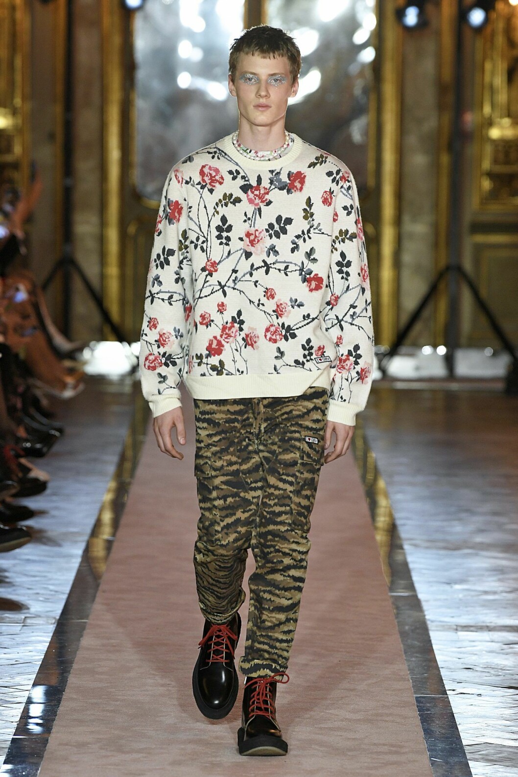 Blommig hoodtröja från Giambattista Valli x H&M.