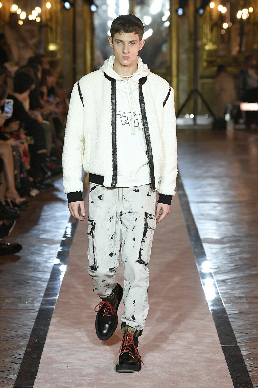 Vitt herrjacka från Giambattista Valli x H&M.