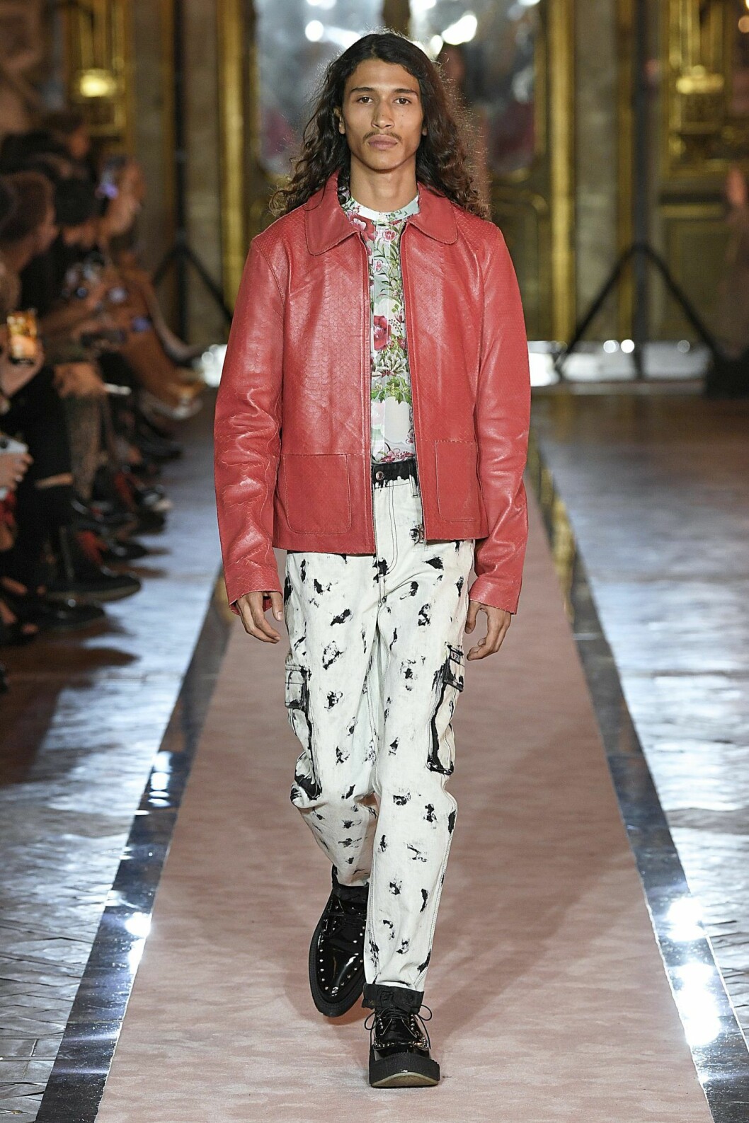 Herrlook med röd skinnjacka från Giambattista Valli x H&M.