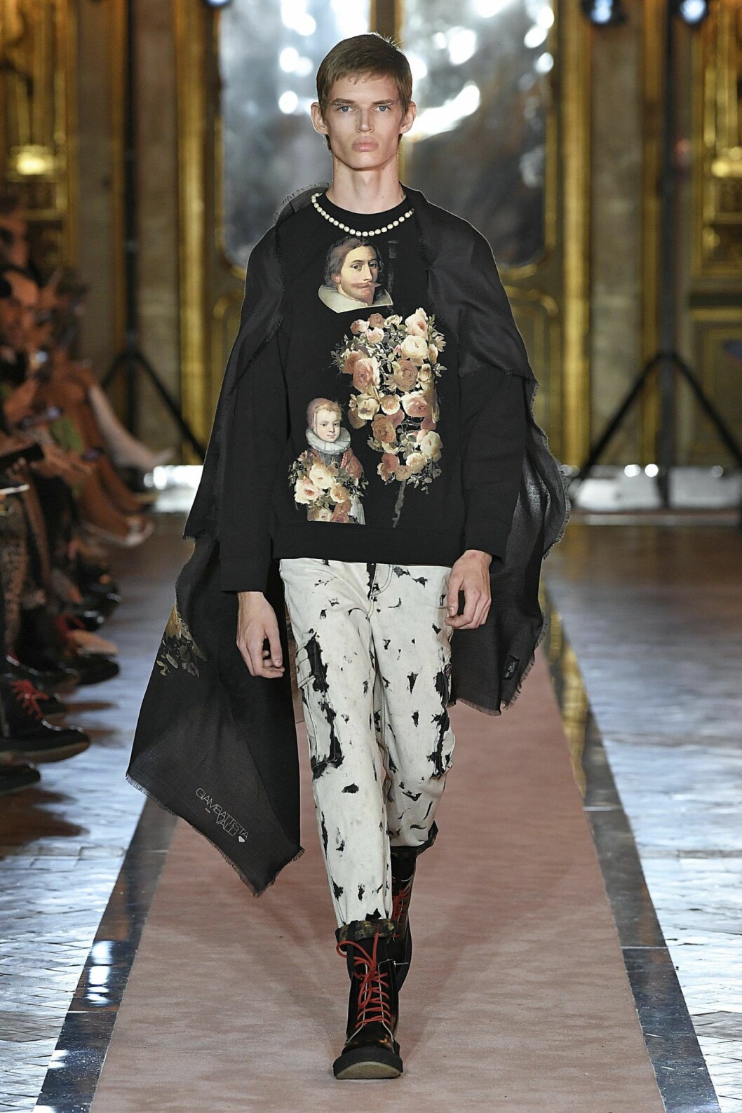 Tröja med konstmönster från Giambattista Valli x H&M.
