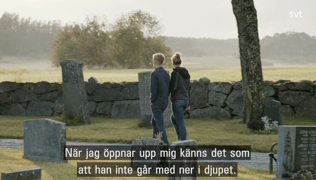 Men måste ni alltid antingen åka mountainbike på Kilimanjaro eller prata om döden på en kyrkogård? Kan ni inte bara kolla på tv någon gång. Gift vid första ögonkastet Elinor och Lars