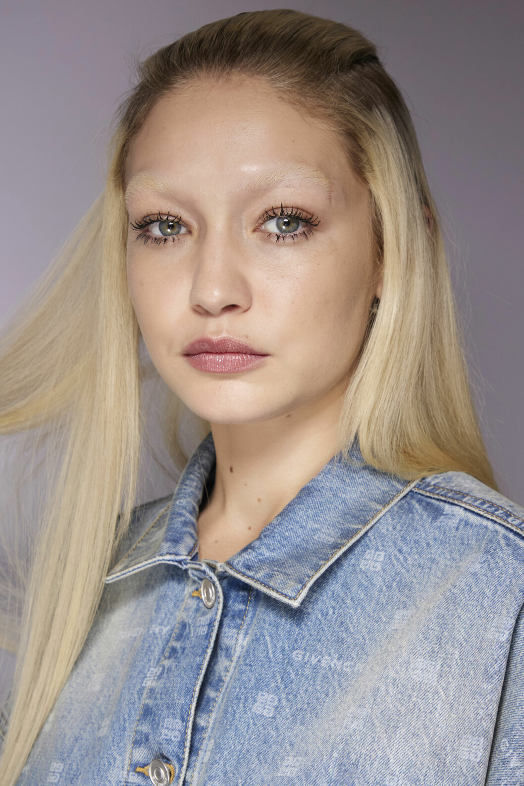 Gigi Hadid ögonbryn blekning blekta bryn