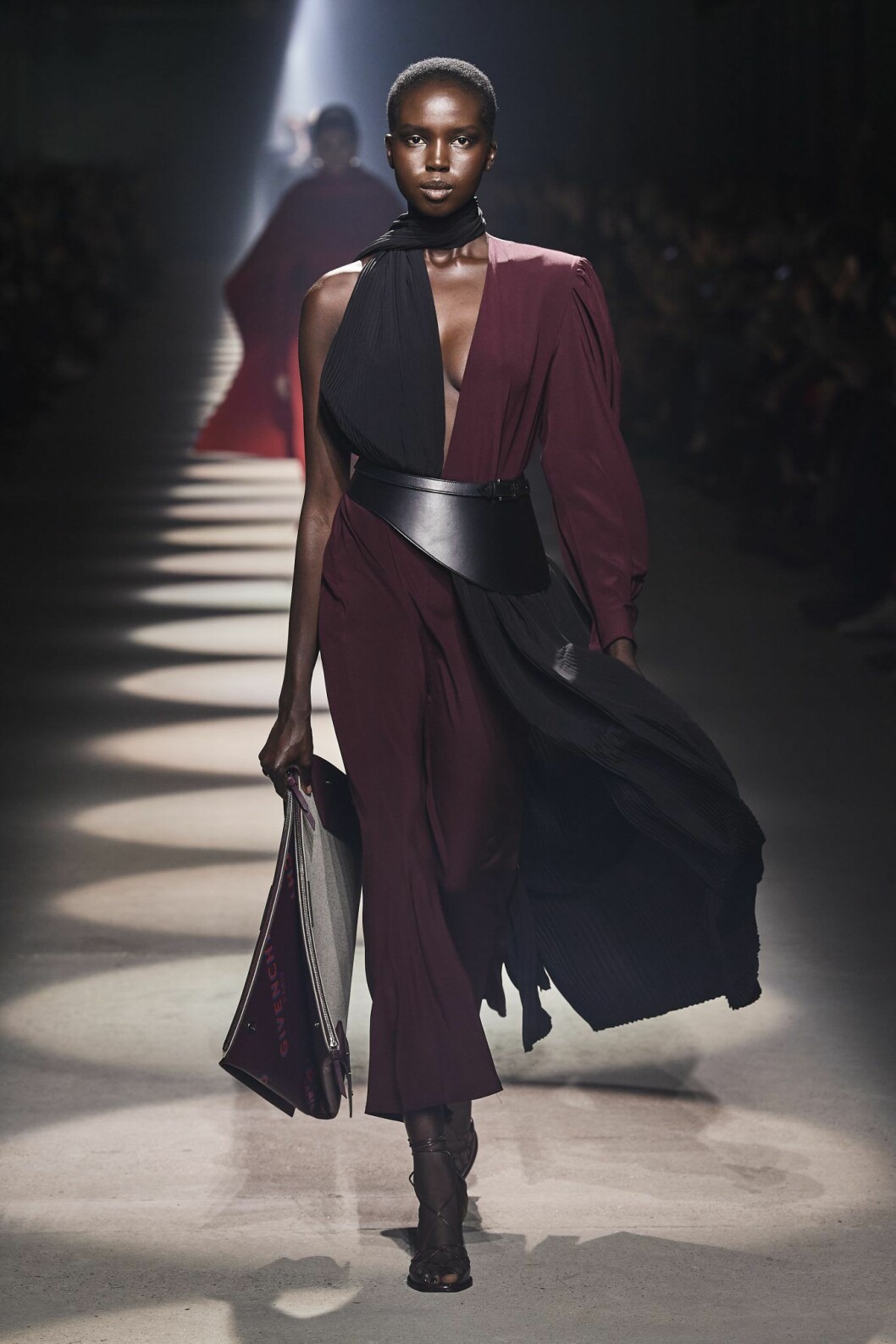 Festklänningen med det lilla extra hos Givenchy.