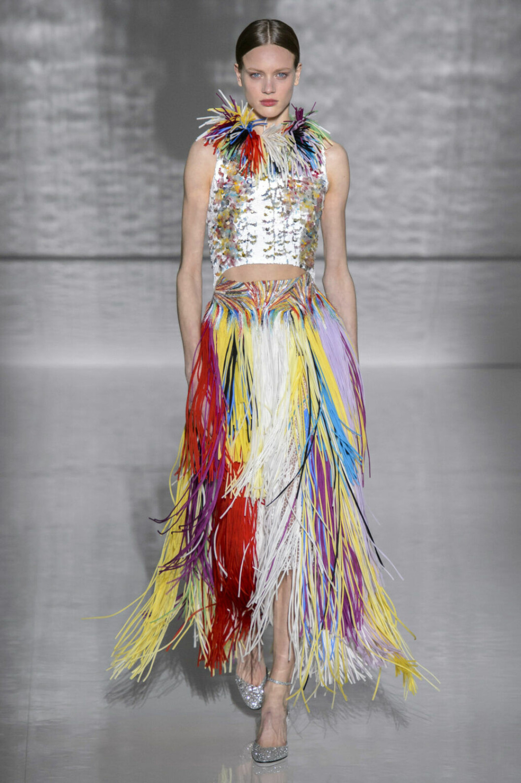 Givenchy Haute Couture SS19, färgsprakande kjol med fransar. 