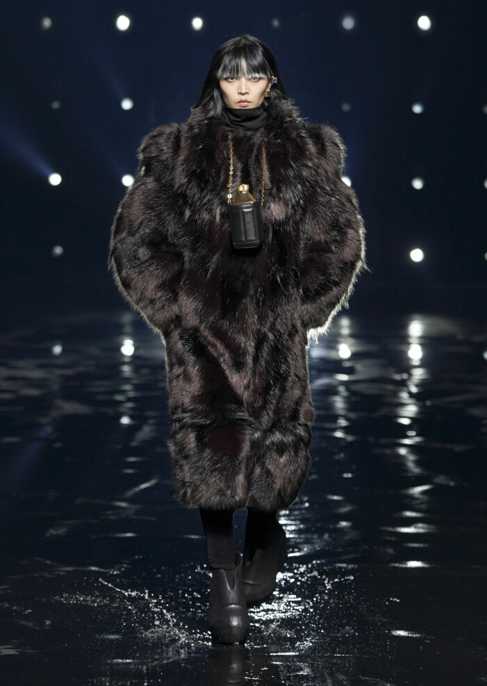 Givenchy AW21. Fuskpälsjacka från Givenchy 2021