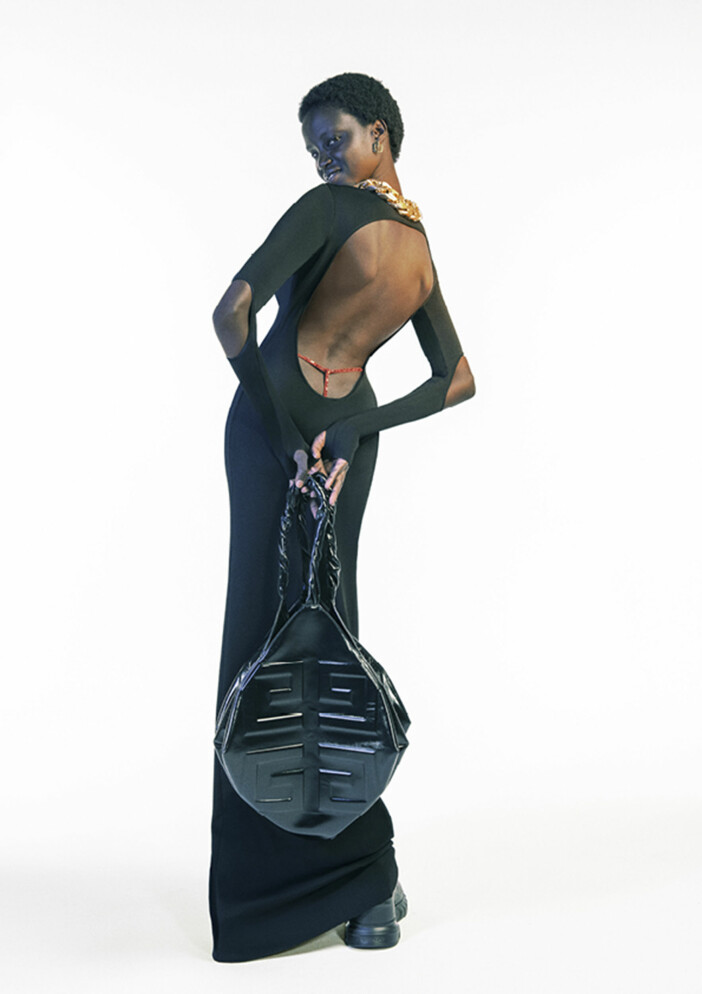 Givenchy. Vårtrend 2021 bar rygg givenchy