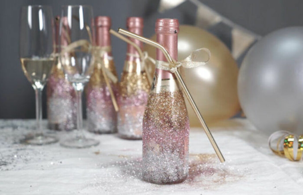 Champagneflaska med glitter på
