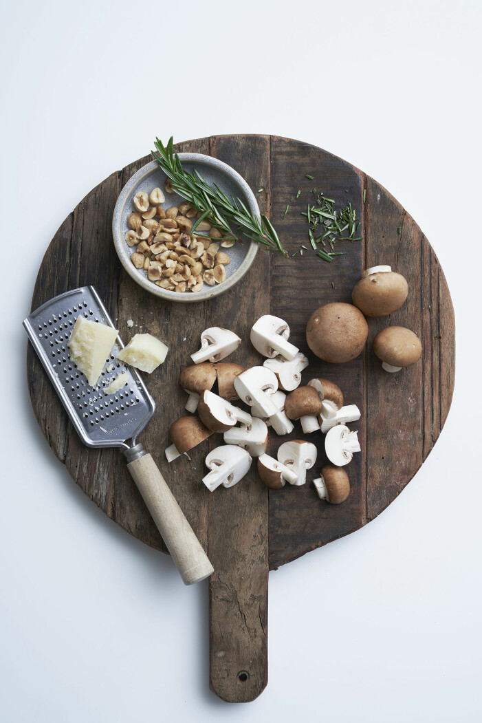 Gnocchi med skogschampinjoner, rödlök och hasselnötter, steg 6
