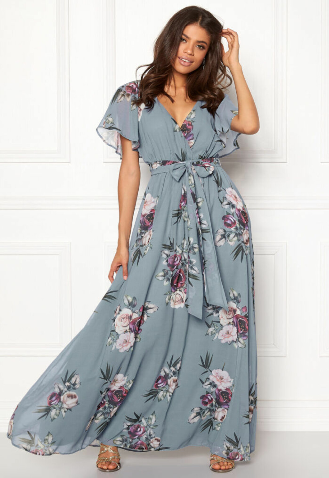 En bild på en omlottklänning med blommigt mönster från Goddiva.