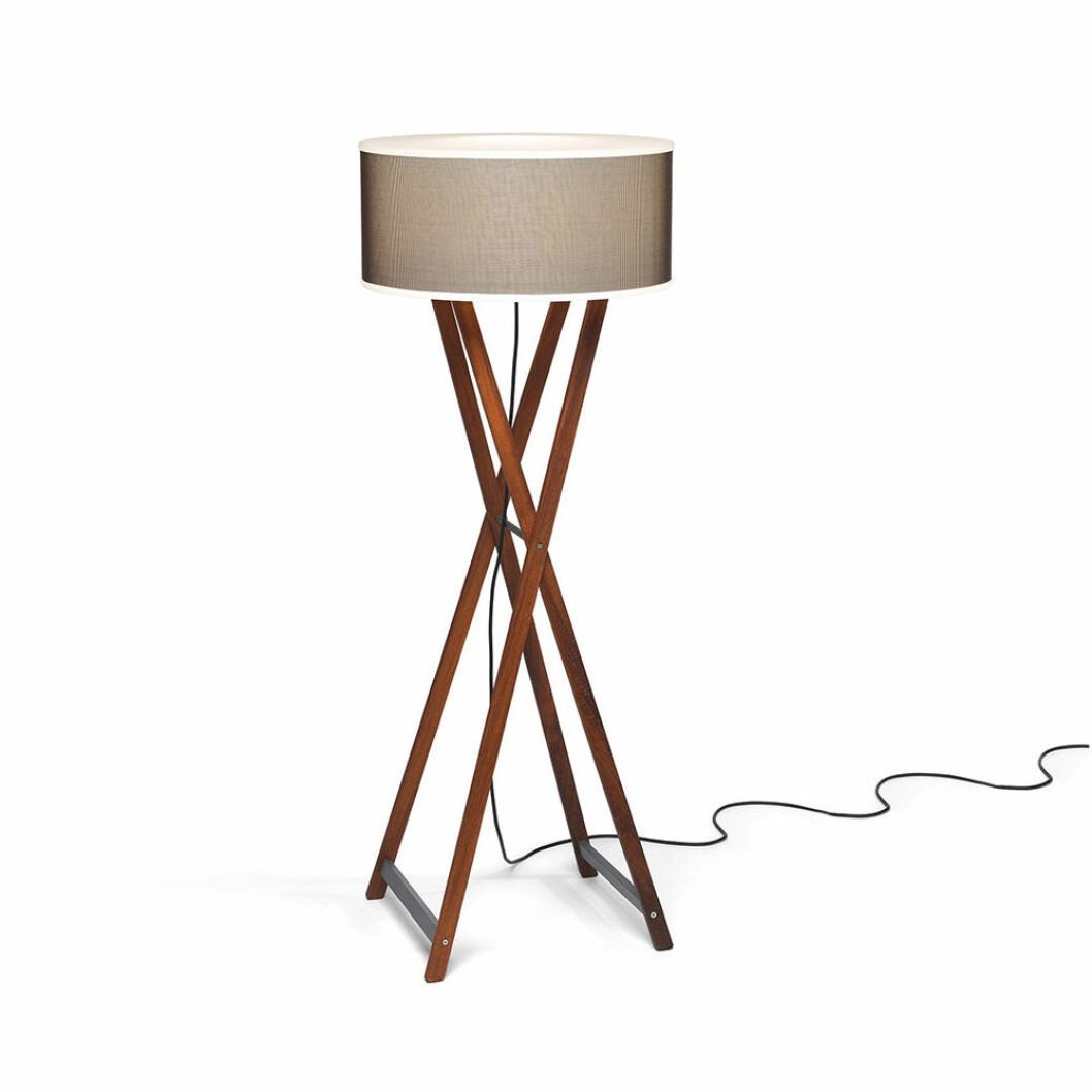 golvlampa i ek för utomhusbruk