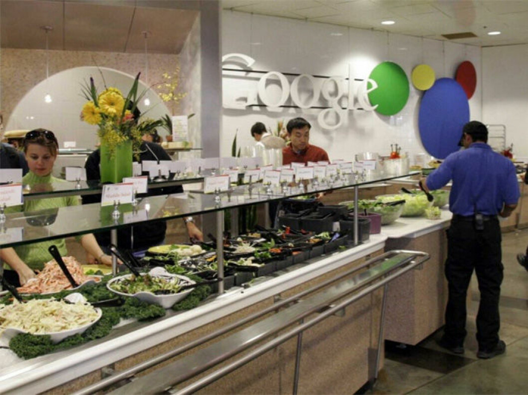 Matsalen hos Google. Foto: <a href="http://www.businessinsider.in/Google-Uses-These-3-Subtle-Tricks-To-Get-Employees-To-Eat-Healthy/articleshow/45104710.cms" target="_blank" rel="noopener">Business Insider</a> Matsalen hos Google.